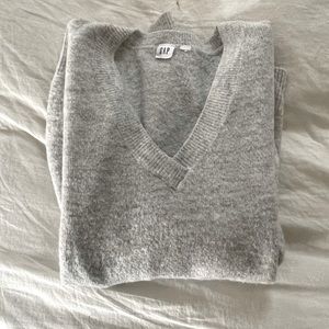 GAP V-Neck Sweater
